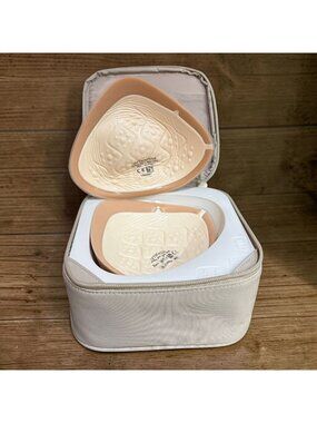 Pair Amoena Adapt Air Light 2SN Breast Form Sz 6 Silicone Prosthesis Mastectomy